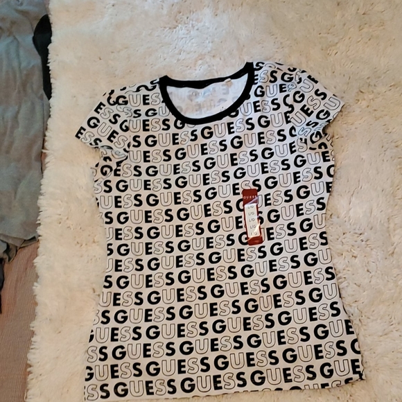 GUESS - Picture 1 of 1